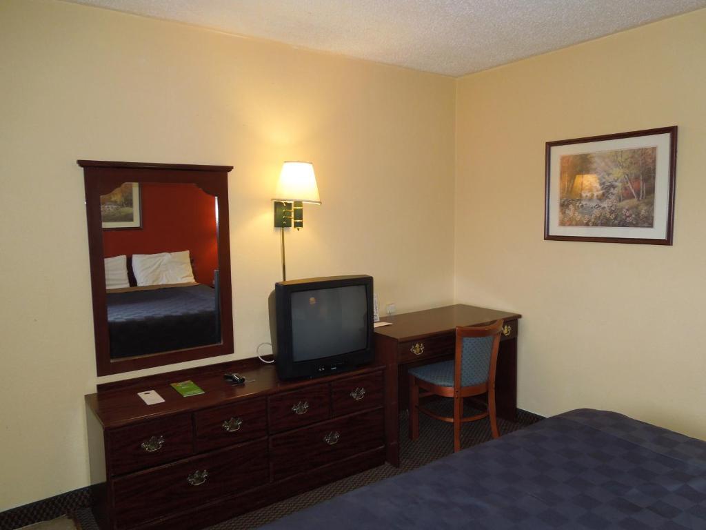 Red Carpet Inn - Allentown Room photo