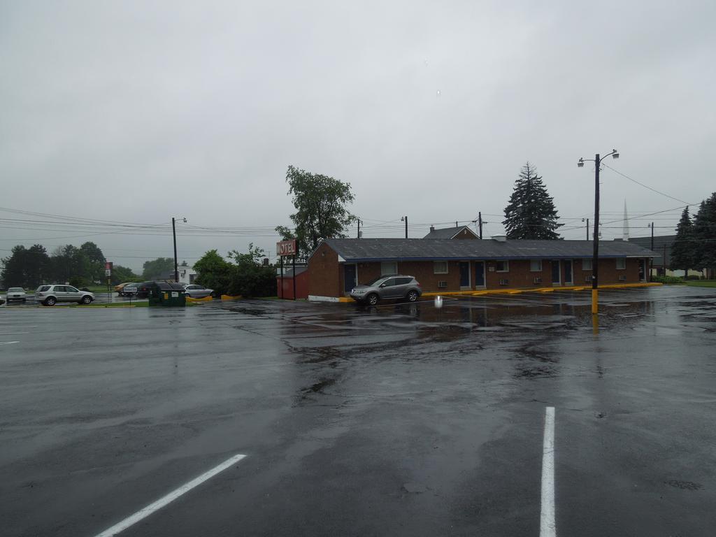 Red Carpet Inn - Allentown Exterior photo