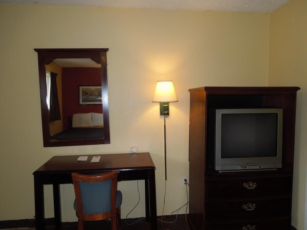 Red Carpet Inn - Allentown Exterior photo